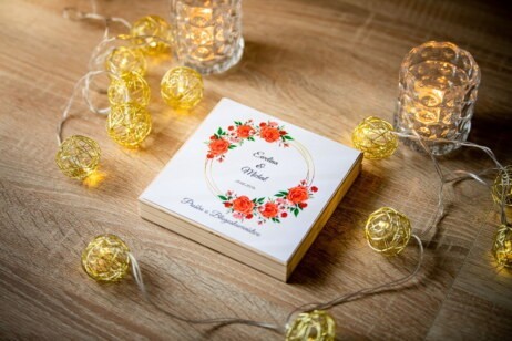 Prośba o błogosławieństwo rodziców w drewnianym pudełeczku ze złotym okręgiem i czerwonymi różami #2