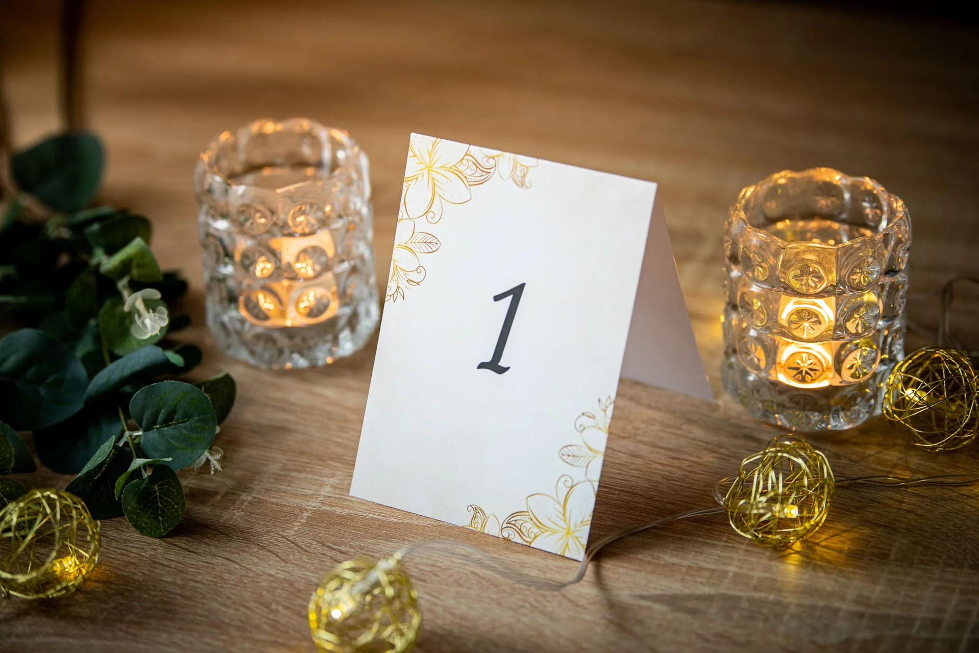 Złoty numerek stolika Ślub marzeń